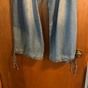 Bohemian style bleach, jeans pie at the ankles